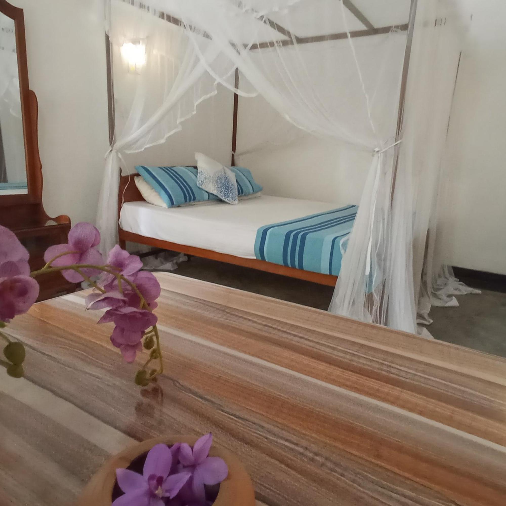Bluebell Guest House Unawatuna Exterior foto
